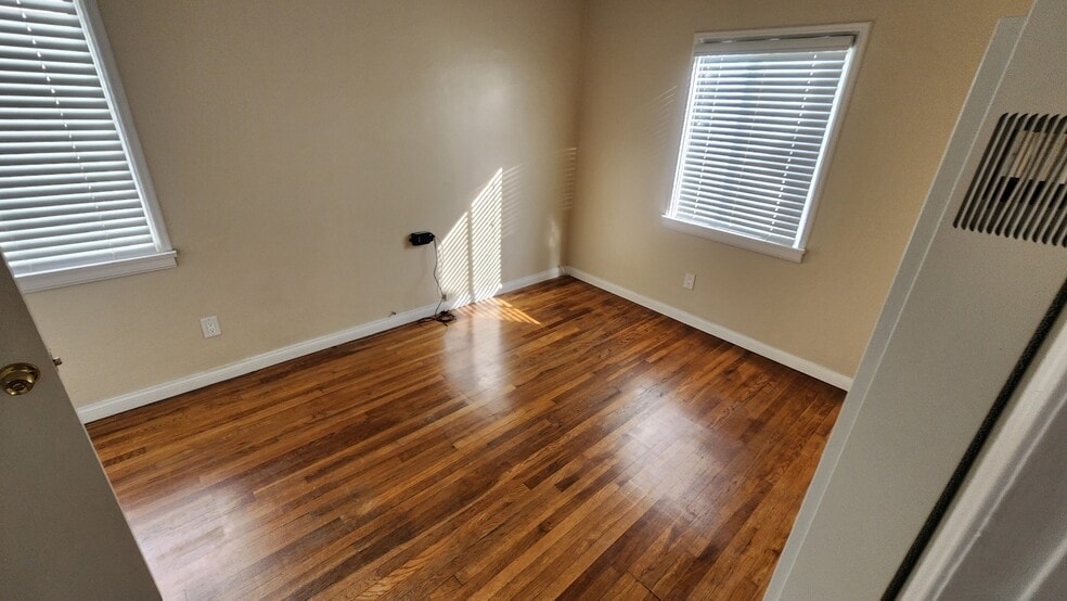 Building Photo - 625 Prospect Ave