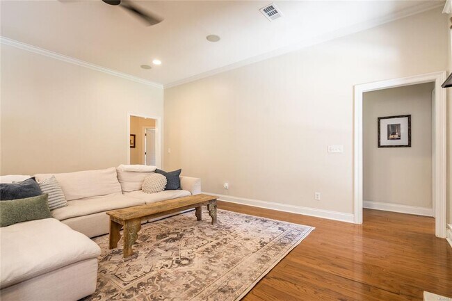 Building Photo - 124 Pine Bark Ct