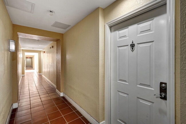 Building Photo - 630 S Sapodilla Ave