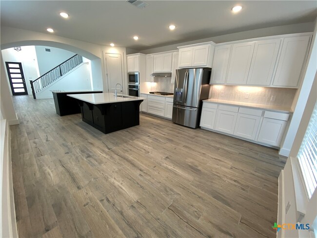 Building Photo - 1032 Easy Gruene