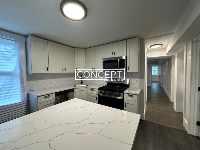 Building Photo - 118 Marginal St