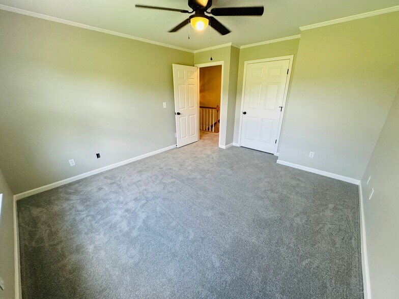 Building Photo - 449 Sanders Ln