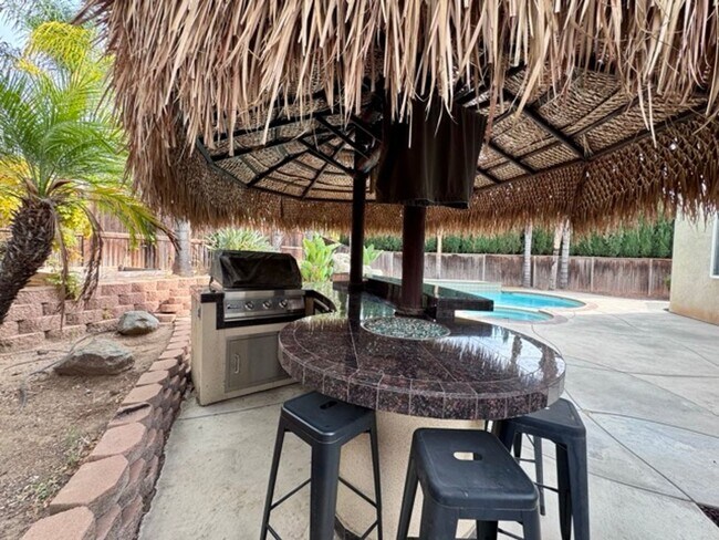 Building Photo - Discover this beautifully upgraded 5 bedro...