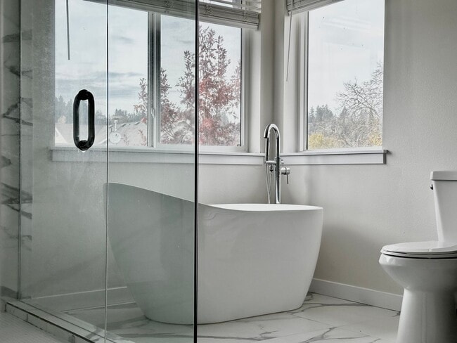 Building Photo - Stylish 4BR | 3BA Home with Den, Fenced Ba...