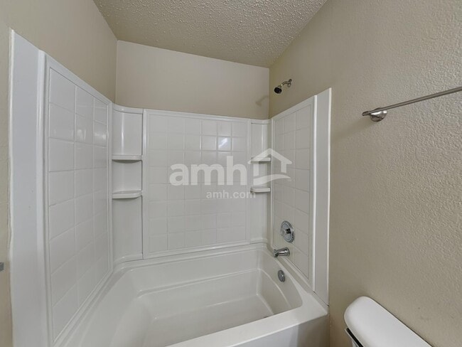 Building Photo - 16508 Jasmine Springs Dr