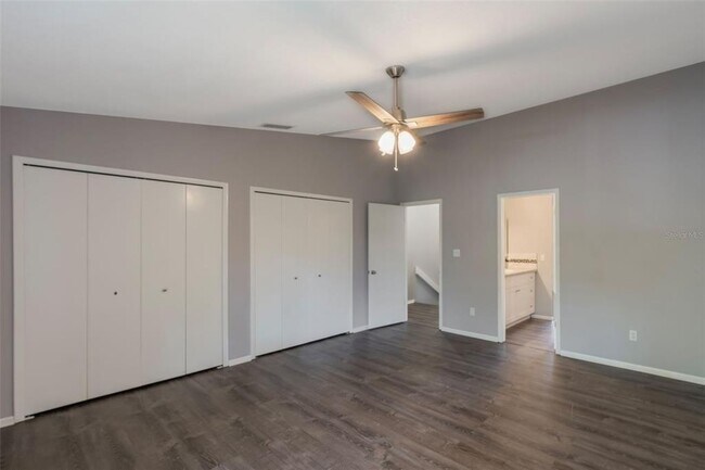 Building Photo - 424 Club Dr