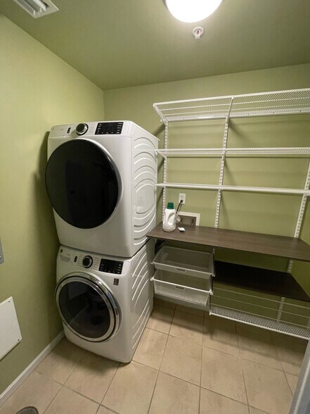 Building Photo - 400 4th Ave S