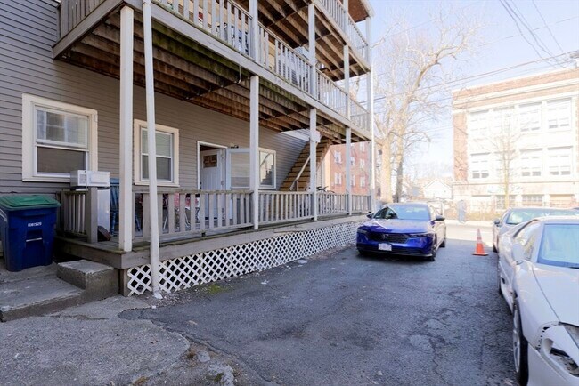 Building Photo - 157 Perkins St