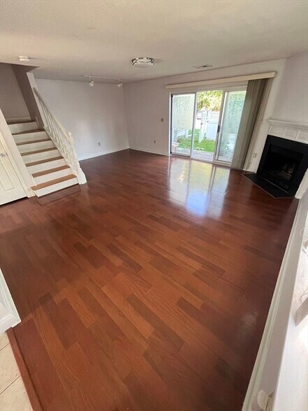 Building Photo - 651 Brookside Dr