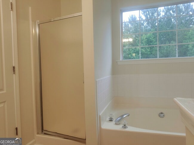 Building Photo - 10600 Redbud Ln
