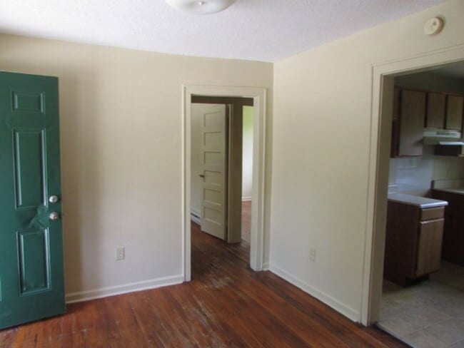 Building Photo - 121 Dixie Dr