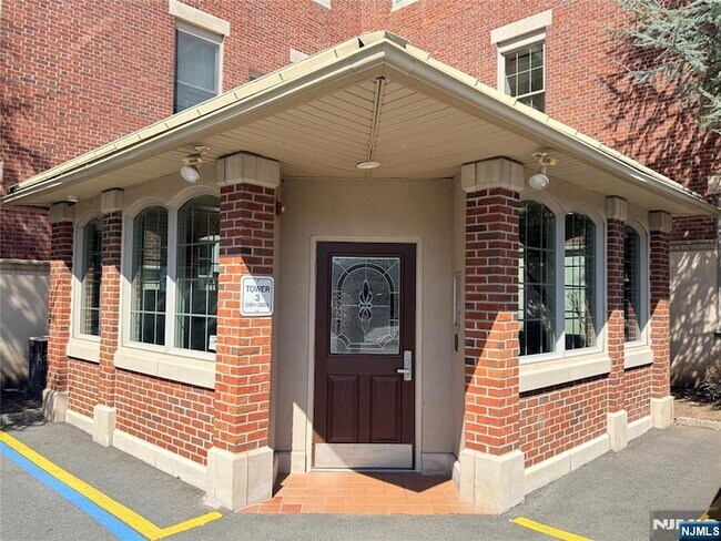 Building Photo - 3104 Rio Vista Dr