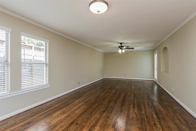 Building Photo - 730 E 8th St