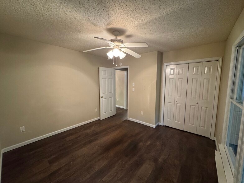Building Photo - 194 Estates Dr