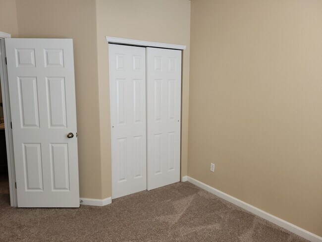 Building Photo - 7747 Mountain Laurel Dr