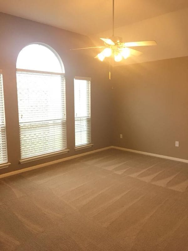 Building Photo - 607 Ashland Creek