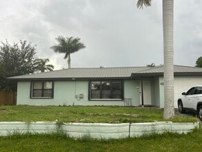 Building Photo - 1672 SW Schleicher Ln
