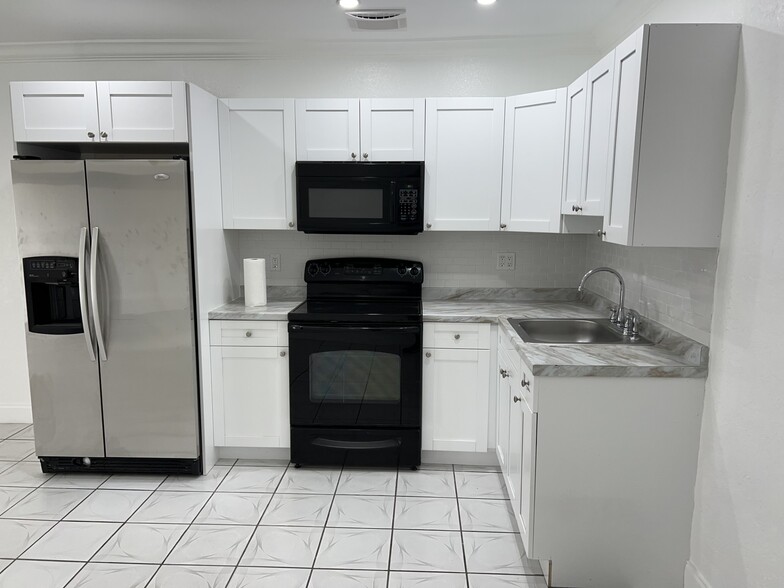 Kitchen - 649 W 14th St