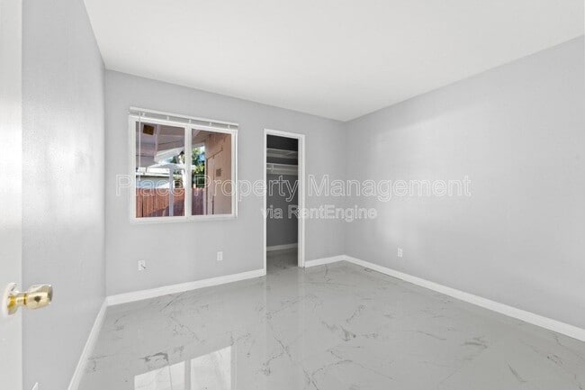 Building Photo - 145 Glenhaven Way