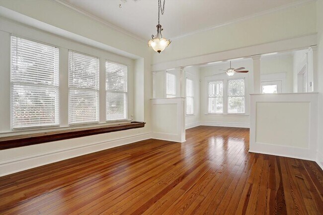 Building Photo - 1847 Cortlandt St
