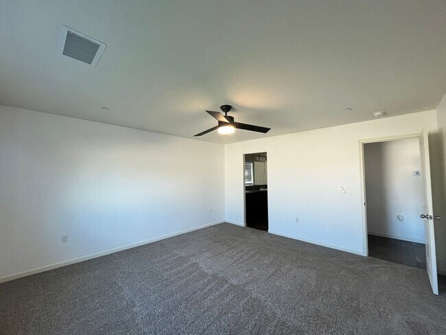 Building Photo - 1517 S Barberry Pl