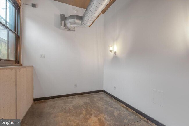 Building Photo - 1701 Tulip St