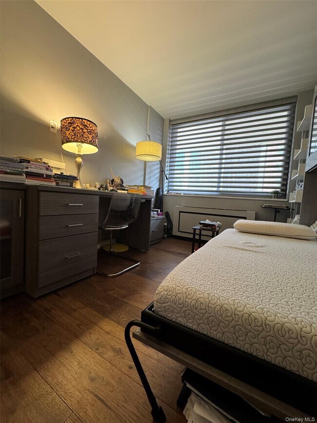 Building Photo - 275 W 96th St