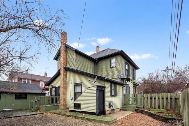 Building Photo - 217 Washburn St