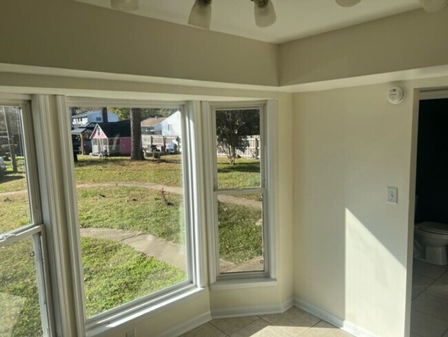 Building Photo - 5382 Leicester Ct