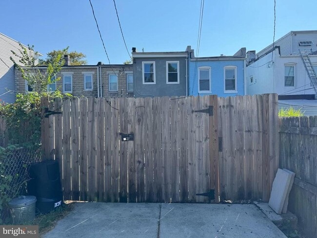 Building Photo - 3528 Hickory Ave