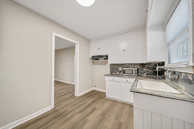 Building Photo - 2619 Nettleton St