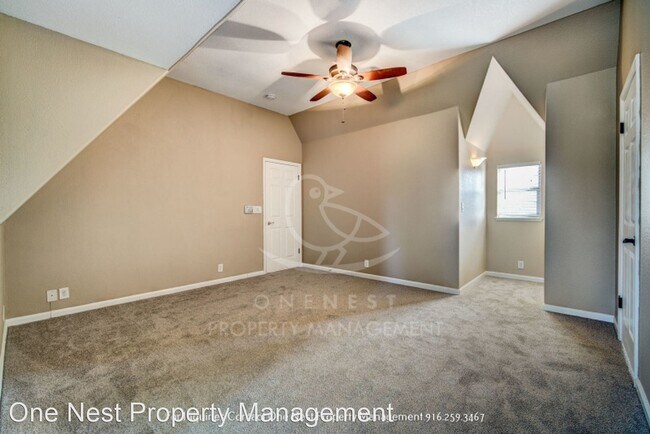 Building Photo - 3 br, 2.5 bath House - 4947 Hemlock Street