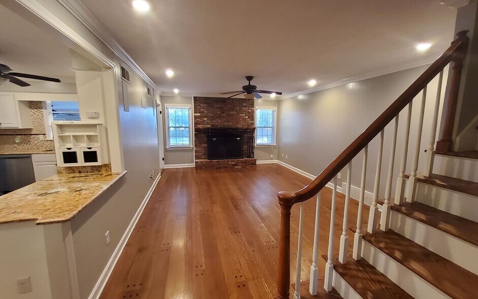 Building Photo - 1264 Yorkshire Dr