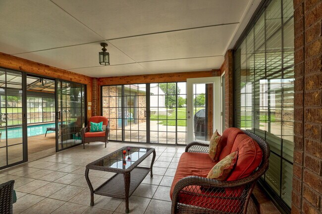 Building Photo - 1340 Bryant Cir