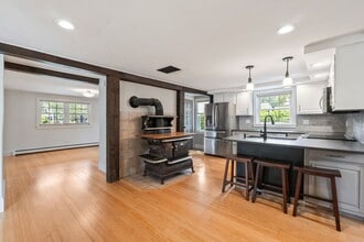 Building Photo - New England Style Farm House for RENT in P...