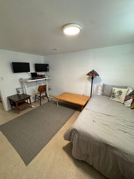 Building Photo - 1207 Jenifer St