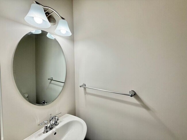 Building Photo - 113 Cross Country Way