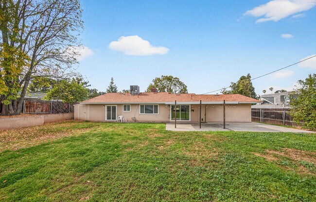 Building Photo - Updated Single-Story Home in South Redlands