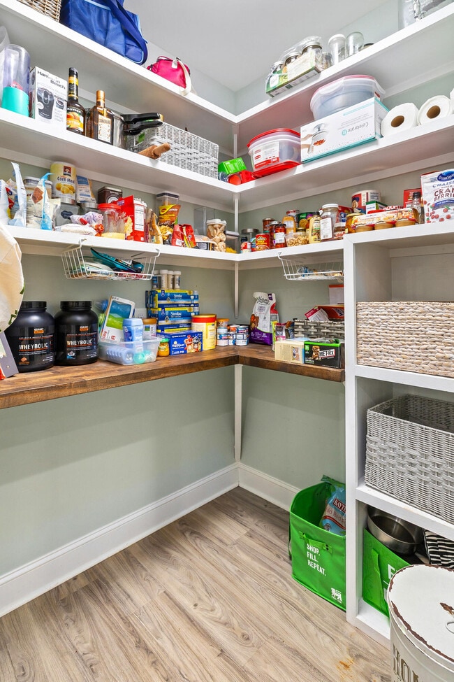 Building Photo - 930 Loring Mill Rd