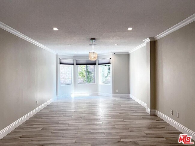 Building Photo - 10758 Cozycroft Ave