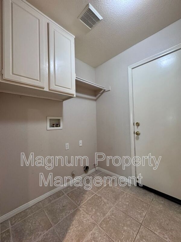 Building Photo - 30906 Crystalaire Dr