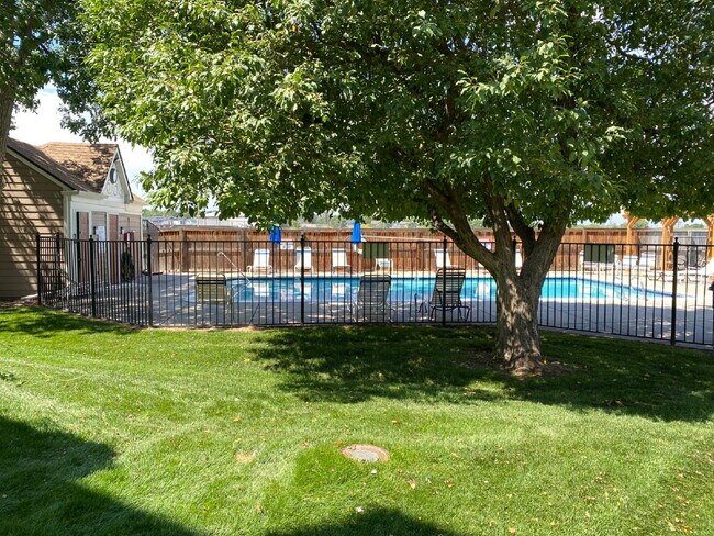Building Photo - **Move in Specials, $$ off rent!* *Beautifully remodeled townhome near Cherry Creek Trail!