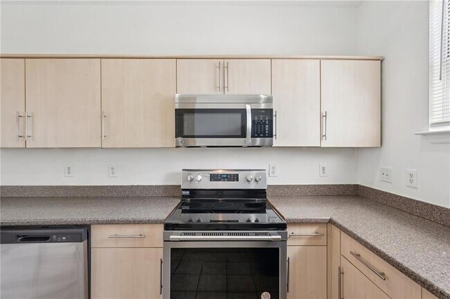 Building Photo - 2596 Bates St SE