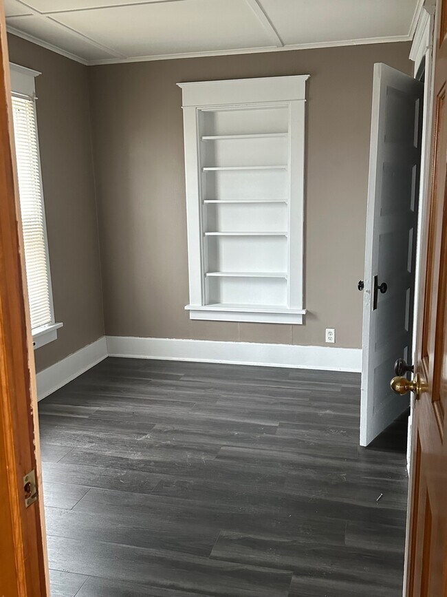 Building Photo - 6583 S Transit Rd