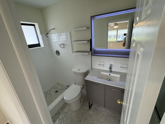 Building Photo - 1101 NE 18th Ct