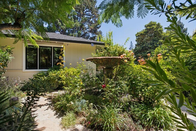 Building Photo - Beautiful Ranch Home with Bonus Room & Detached ADU | Minutes to Downtown