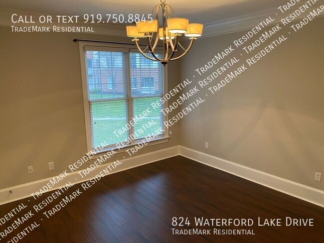 Building Photo - 824 Waterford Lake Dr