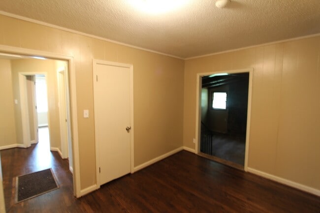 Building Photo - New On The Market with GREAT FEATURES!  Large 3 Bedroom PLUS Den!!