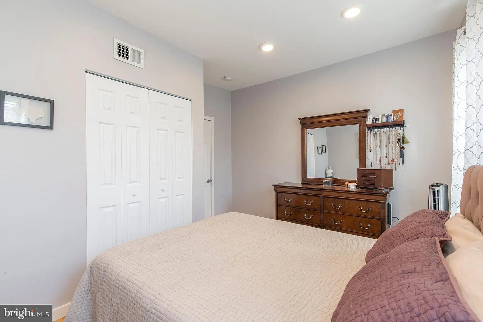 Building Photo - 1808 S Chadwick St