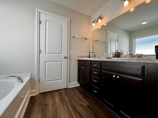 Building Photo - AVAILABLE LATE JANUARY (One Pet Only)